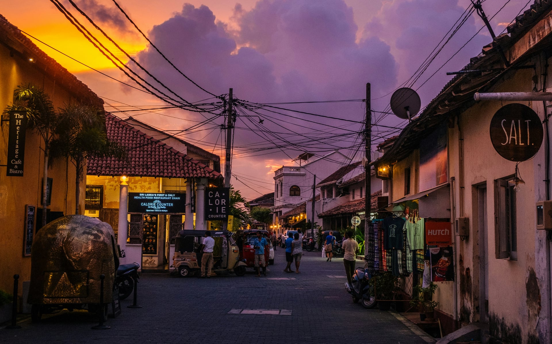 Colonial Galle Fort streets at sunset with tuk-tuks and Dutch-era buildings